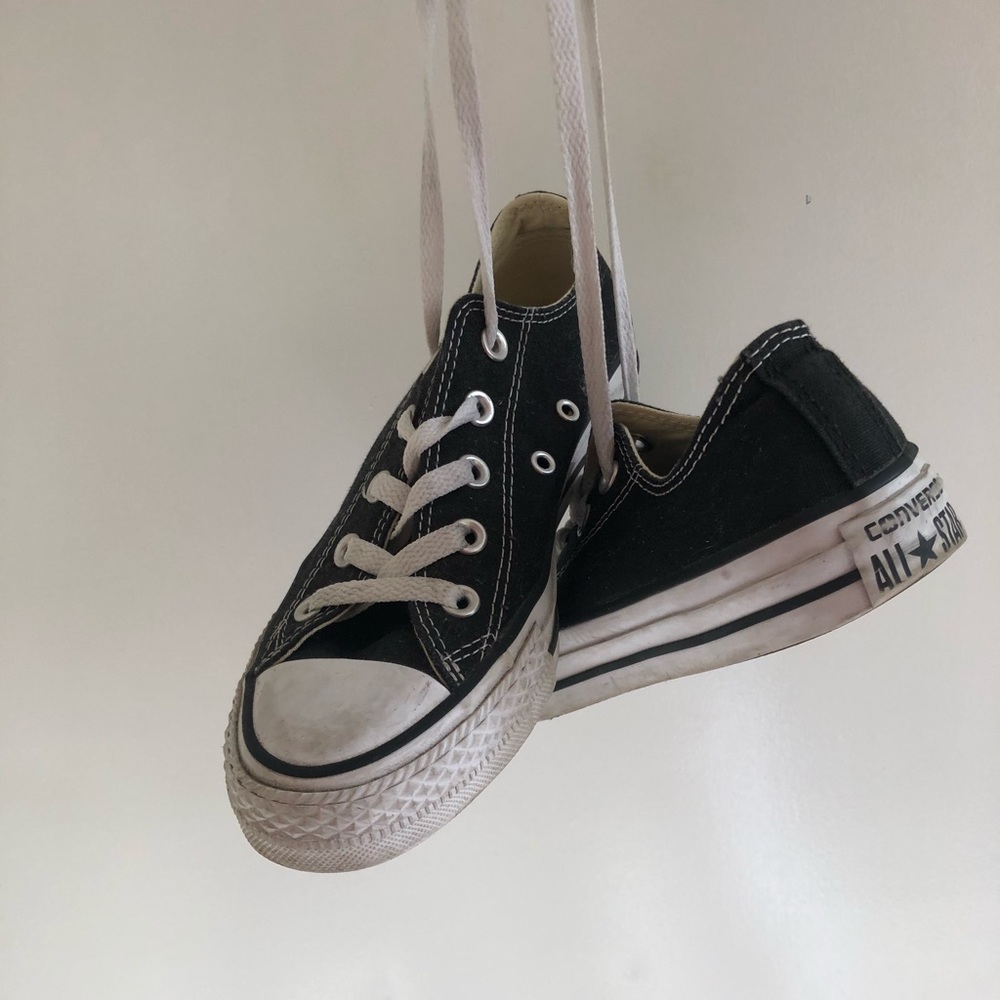 BLACK LOW TOP CONVERSE